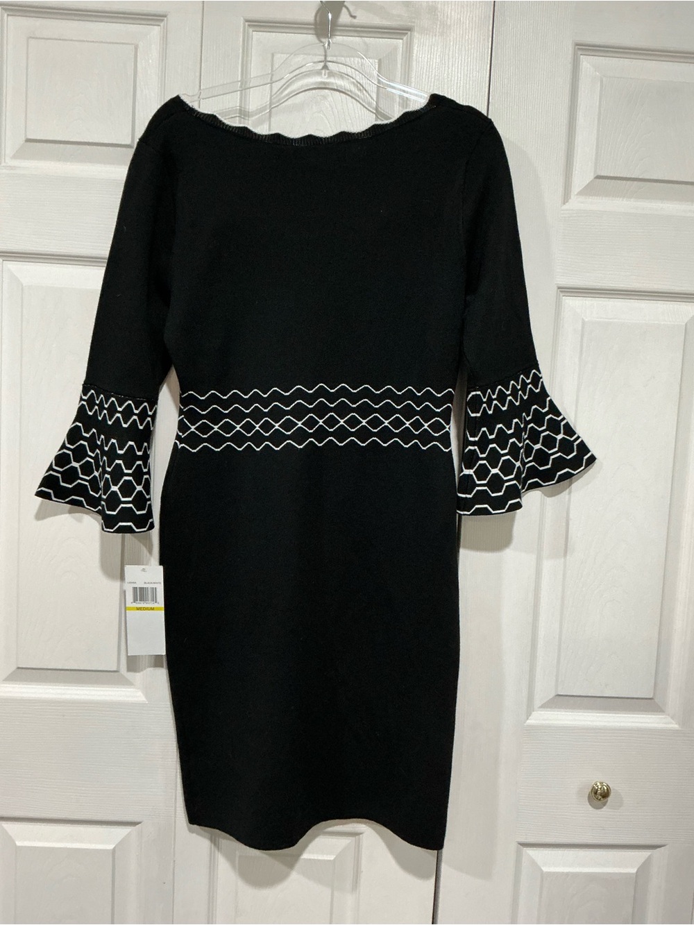💙 NWT Nina Leonard Black White Knit Sweater Dress Scalloped Neckline Bell Sleeve - Picture 3 of 6